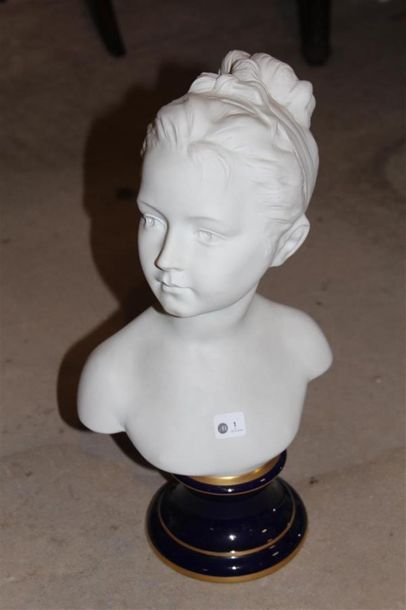 null Camille THARAUD, Limoges
Buste de jeune fille en biscuit reposant sur piédouche,...