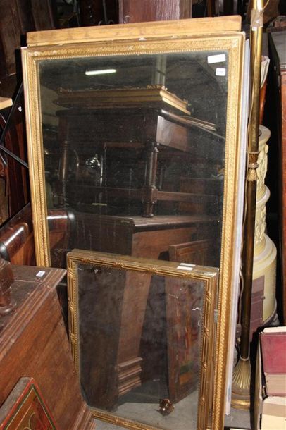 null Miroir rectangulaire cadre en bois doré
XIXème siècle
134 x 73 cm
(Petits manques)

On...