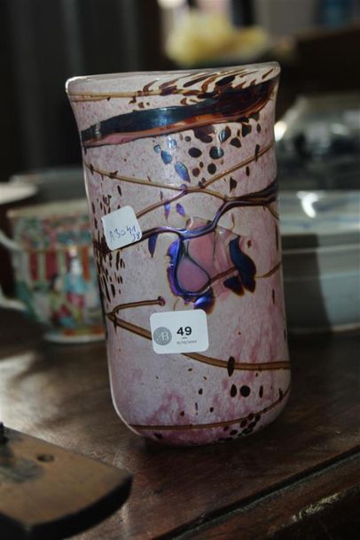 null COLVER France, vase en verre soufflé et irisé
H. : 17cm