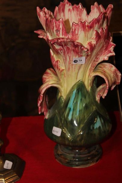 Delphin Massier Vallauris 
Vase en barbotine...