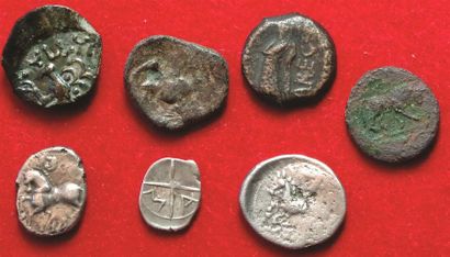 null Gaule. Lot de 7 monnaies : 4 bronzes divers (Contoutos, Senons, Volques Arecomiques),...