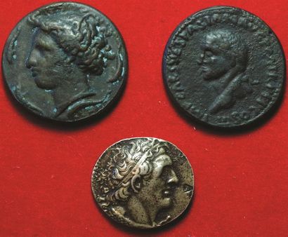 null Lot de 3 imitations de monnaies antiques. Tetradrachme de Ptolémée, Decadrachme...