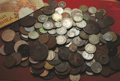 null Important lot de monnaies du monde. 18e au 20e siècle. Métaux divers y compris...