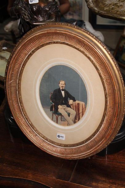 null "Portrait d'homme"
Photographie à rehauts de gouache
XIXème siècle
Dans un cadre...