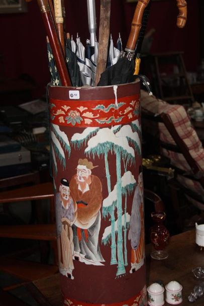 null Porte parapluies en porcelaine à décor polychrome de personnages
Japon, XXème...