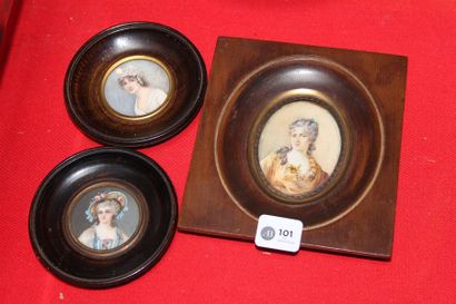 null Ensemble de trois miniatures dans le goût du XIXème siècle "Dame de qualité...
