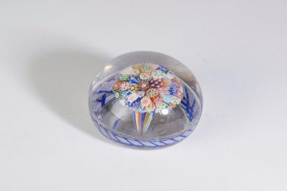 null Paperweight with bridal bouquet motif composed of a polychrome candy mushroom...
