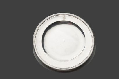 null Pair of round soup plates silver 950 thousandths, with contour lines, the wing...