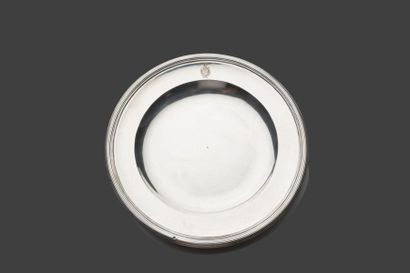 null Pair of round soup plates silver 950 thousandths, with contour lines, the wing...