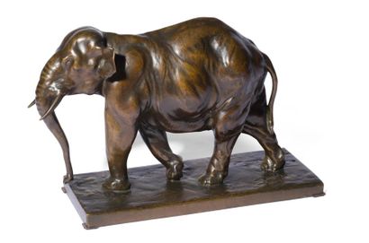 null JEAN-MARIE GASPAR (1861-1931)
Éléphant en marche 
le modèle conçu en [mars 1918].
Sculpture....