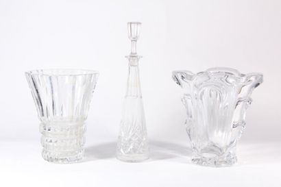 null Vase en cristal Saint Louis à décor taillé
H.: 20 cm
(Égrenures sur le col et...