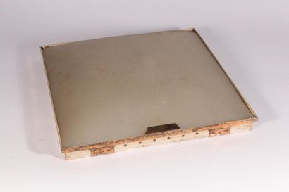 null Plafonnier en métal doré et verre dépoli
Circa 1970
34 x 35 cm