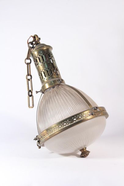 null Lanterne de vestibule en verre moulé et dépoli
Monture en laiton
Circa 1900
H.:...