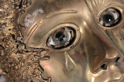 null YVON VOCCIA
L'envol
Masque en bronze
XXème siècle
H.: 60 cm
(Un oeil accide...