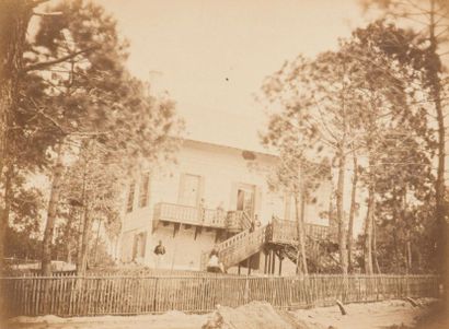 null Alphonse TERPEREAU
Arcachon.
Set of three pictures of villas not referenced...