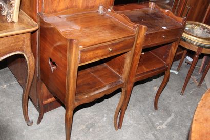 null Pair of bedside tables in stained walnut, opening to a drawer, curved legs.

Louis...