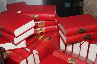 null Set of books published by Jean DE BONNOT including :

Ronsard, Mistral, La Pérouse,...