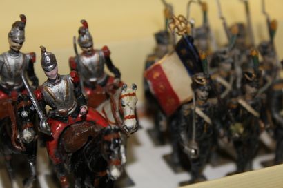 null Collection de soldats de plomb, environ 100 pièces, dont : cavaliers, fantassins.

Début...