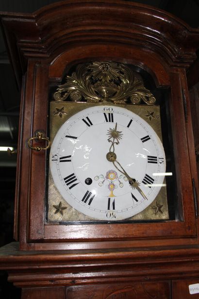 null Moulded walnut parquet clock with a moving form

The enamelled dial is decorated...