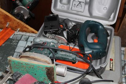 null Set of electric hand tools including: a BLACK & DECKER jigsaw, a METABO sander,...
