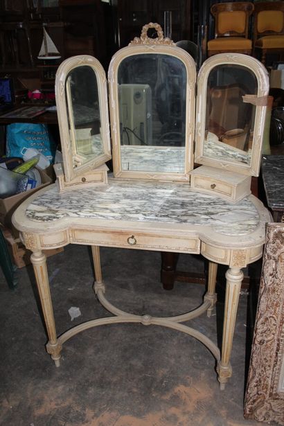 null Dressing table in wood and painted stucco with crossed ribbons and fleurons...