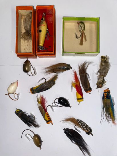 null LEURRES

Lot of 17 old lures, various materials.