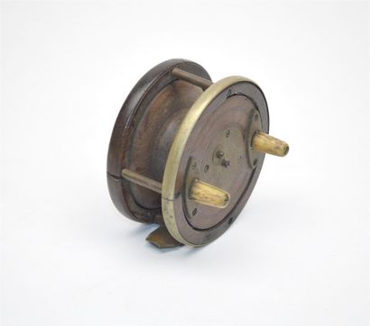 null FLY REEL

Beautiful antique reel probably English and intended for fly fishing,...