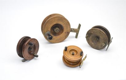 null WOODEN MILLS

Set of 4 wooden reels of different sizes: 3 Nottingham type, reels...