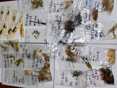 null LEURRES

Lot of about 30 lures of various sizes from the United States, with...