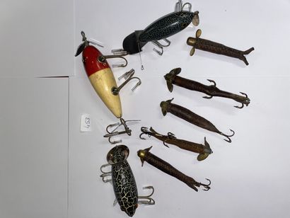 null 
LEURRES




Set of 8 lures (3 wooden, 5 leather covered).
