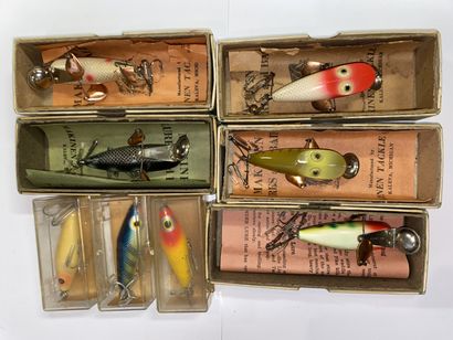 null LEURRES

Set of 5 wooden lures in Makinen boxes and 3 others in wooden boxe...