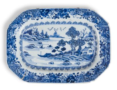 null SMALL BLUE-WHITE PORCELAIN DISH

China, 18th century.

Octagonal, the centre...