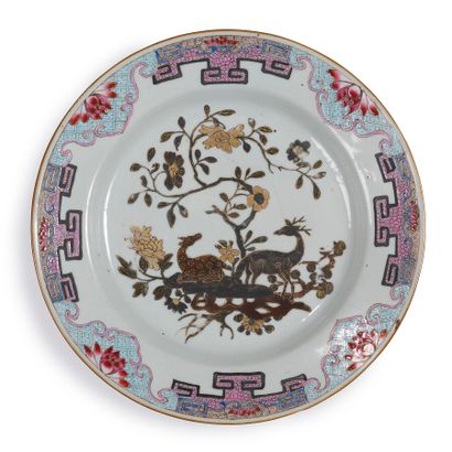 null PAIR OF PINK FAMILY CHINA PLATES.

China, 18th century.

Decorated with deer...