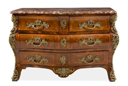 null CHEST OF DRAWERS IN VIOLET WOOD

of an eventful shape, the front opening with...