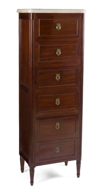 null MAHOGANY CHEST OF DRAWERS WITH SIX-DRAWER OPENING MOLDING

the white marble...