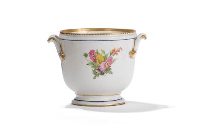 null LIMOGES

PORCELAIN GLASS BUCKET

with polychrome decoration of bouquets of flowers...