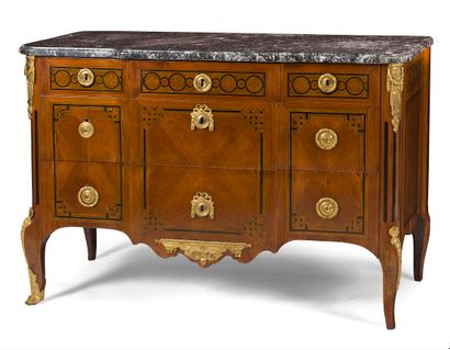 
WALNUT AND FRUITWOOD CHEST OF DRAWERS




the...