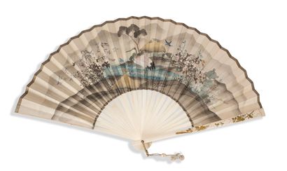 null IVORY LACQUERED IVORY AND PAPER FAN

Japan, circa 1910.

Decorated on the front...