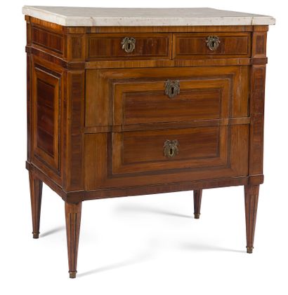 null CHEST OF DRAWERS IN WOOD OF VIOLET AND AMARANTH

four-drawer sash with three...