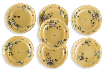 null MARSEILLE

SET OF SEVEN PLATES

HE TILE EDGE CONTOURING 

with polychrome decoration...