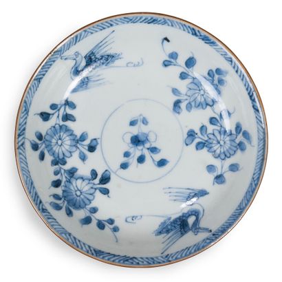 null PAIR OF BLUE AND WHITE PORCELAIN PLATES AND CUP

China, 18th century.

The plates...