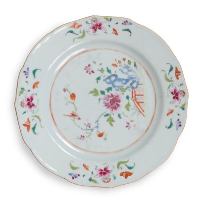 null TROIS ASSIETTES EN PORCELAINE FAMILLE ROSE

Chine, XVIIIème siècle.

Deux assiettes...