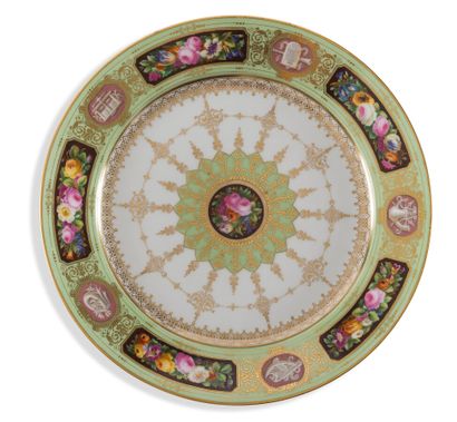 null SEVRES

PORCELAIN PLATE FROM

OF THE EU CASTLE SERVICE

with polychrome decoration...