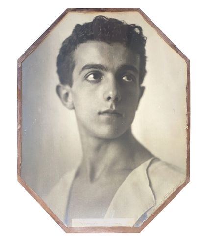 null Ballets Russes

BOISSONNAS & EGGLER

Portrait photographique du danseur et chorégraphe...