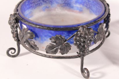 null Glass bowl in marbled glass with blue shades, wrought-iron frame with vine decoration

Signed...