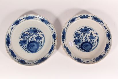 null Pair of Delft earthenware plates with blue cameo flower decoration

XVIIIth/XIXth...