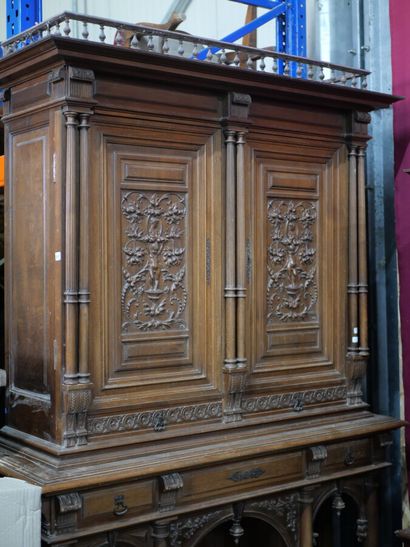 null Carved walnut sideboard with two doors, decorated with foliage, putti and arches...