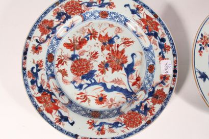 null Deux assiettes en porcelaine à décor Imari

Chine, XVIIIème/XIXème siècle

D.:...