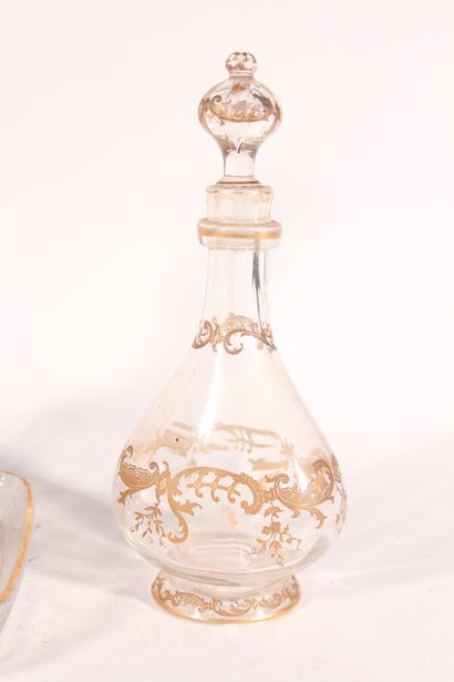 null Service à liqueur en cristal à décor émaillé doré de fleurs

Circa 1900

On...