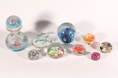 null Set of eight sulphides and paperweights with Millefiori and flower decoration

twentieth...